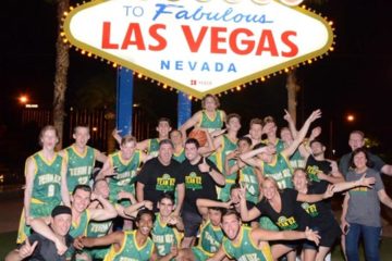 The TEAM OZ Family having a blast at the famous Las Vegas Sign